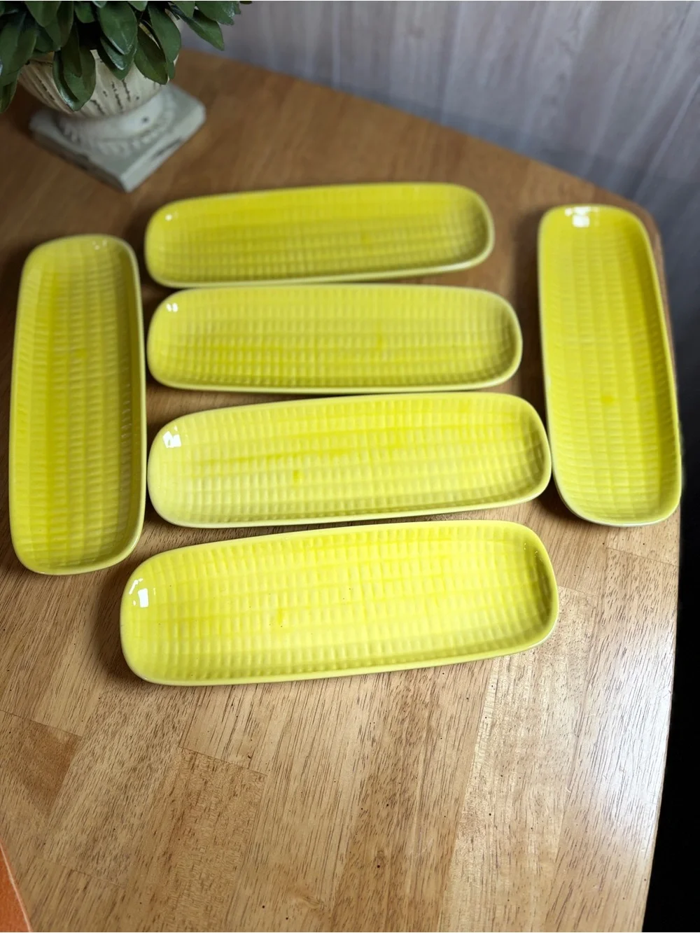 Crate&Barrel serve fresh